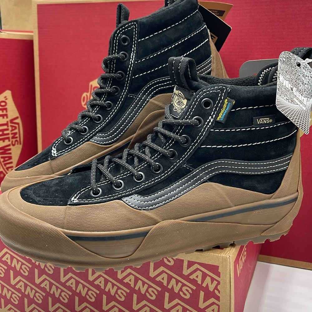 Vans Women’s Sk8-Hi Dip Mte-2
Black/Gum
VN0009QKB9M
Boots Cold Weather Sneakers - Picture 7 of 16